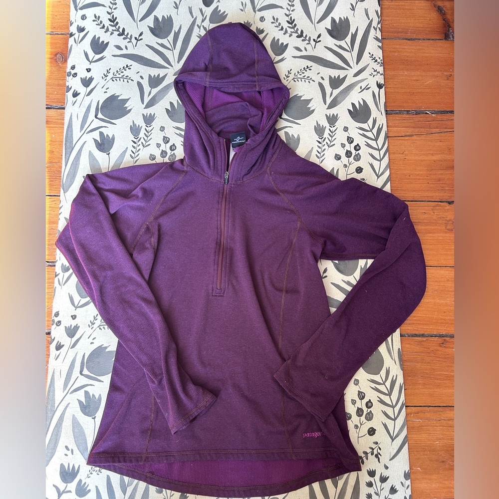 Patagonia Women’s Hooded Capilene size med